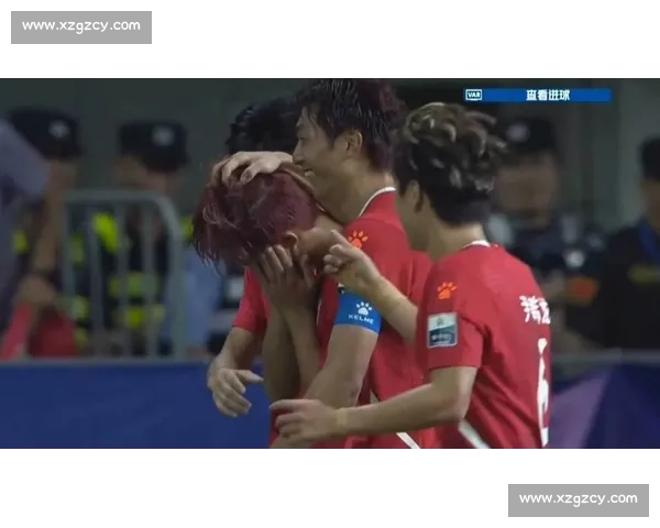 进球献战友！郑文煊举球衣暖苏超关键战